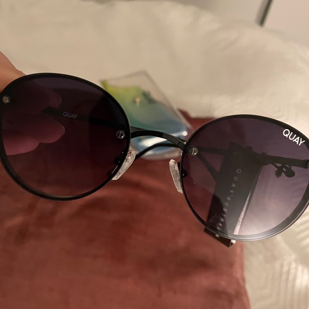 Quay Sunglasses - Black Farrah - brand new